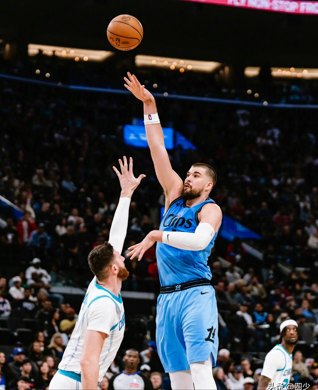 快船关键时刻失误不断，球队憾负对手，到了中国一直.