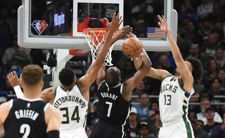 开云体育注册入口凯恩在雄鹿比赛中比赛规则变更，败北引发热议！