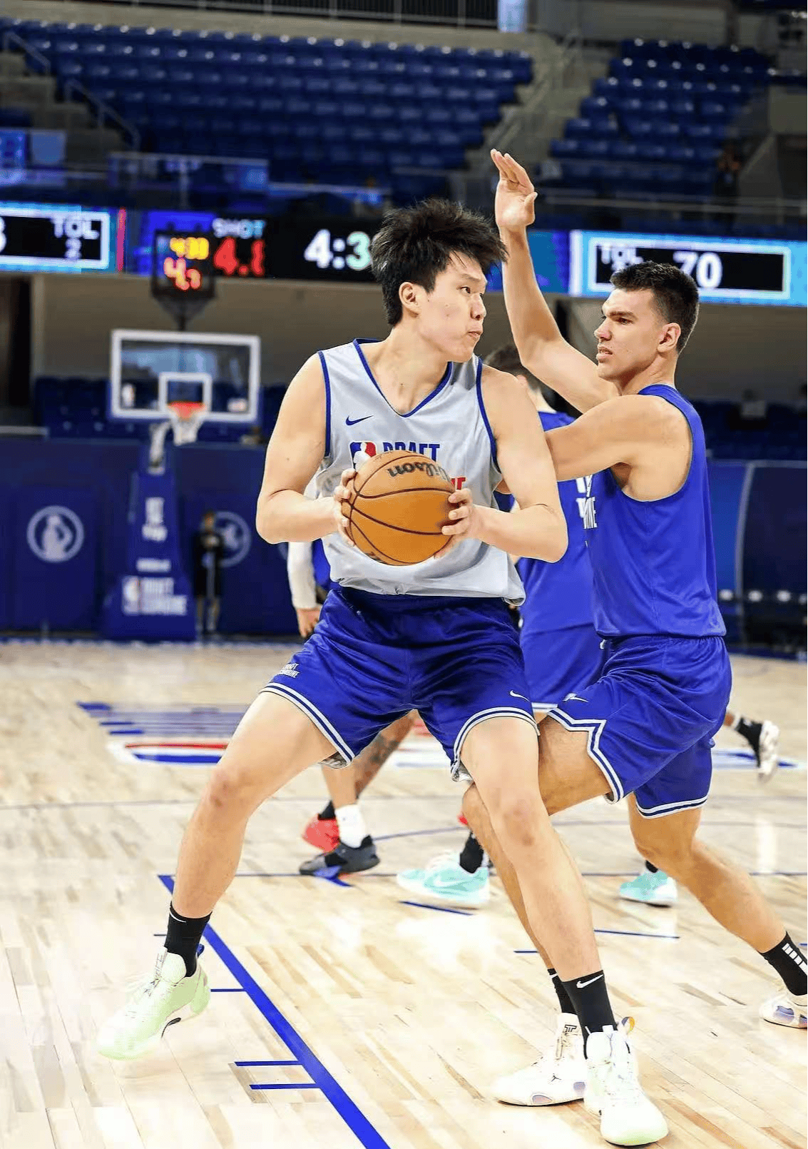 Kaiyun Sports包含NBA常规赛倒计时；圣安东尼奥马刺今晨队长鼓劲；细节引发关注；质疑声四起；控场能力成焦点的词条