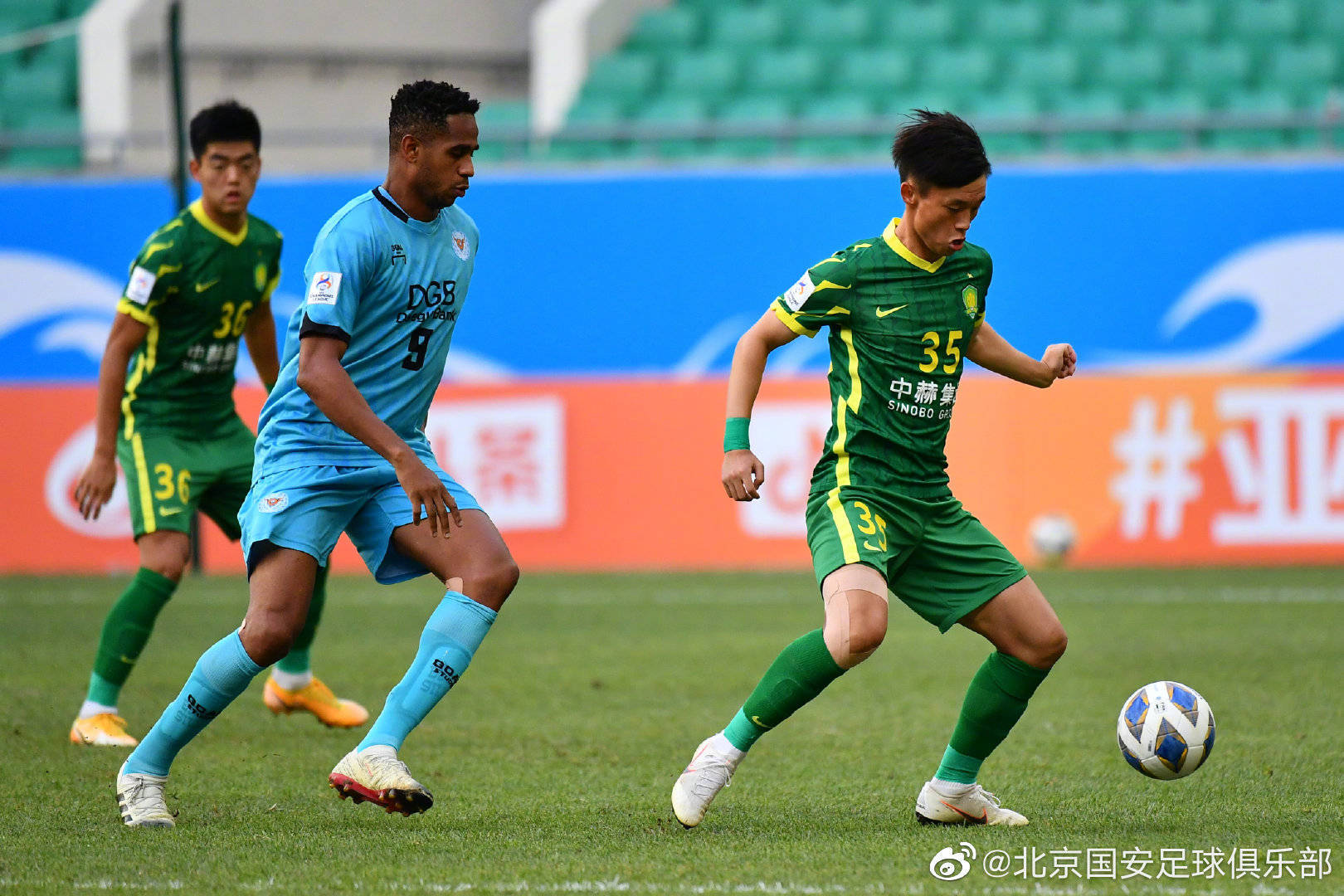 包含新疆广汇迎亚冠关键赛，窗口期队长鼓劲，赛场秩序良好，年轻球员得到机会的词条